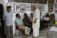 Celebrities pay tributes to Bapu Photos